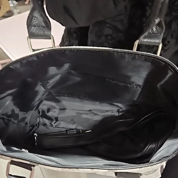 Cinderella Handbag - Picture 3 of 3